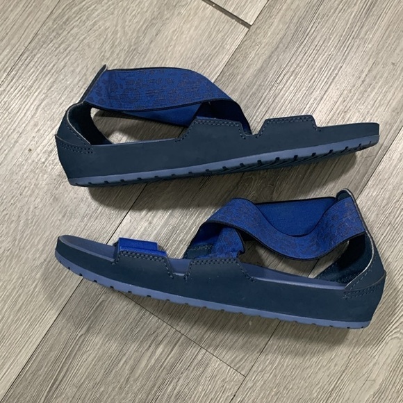 CROCS Anna Ankle Strap Gladiator Sandal, Navy/Bijou Blue Slip On Sandals size 7 - Picture 7 of 9